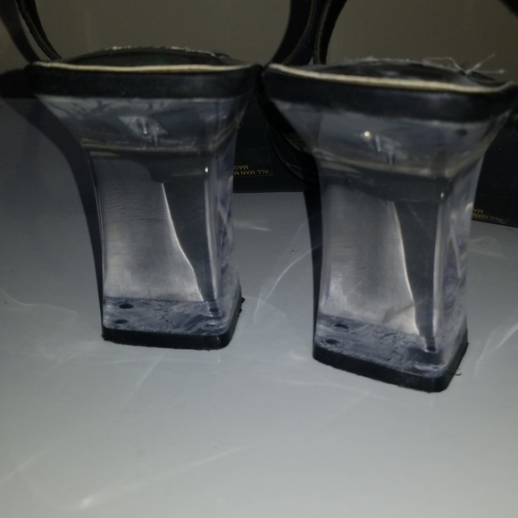 Retro Fun and Elegant Pumps size 9 - Picture 3 of 8